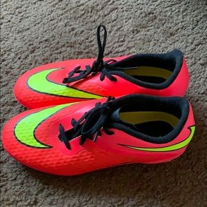Nike Jr Soccer Cleats Size: 5Y